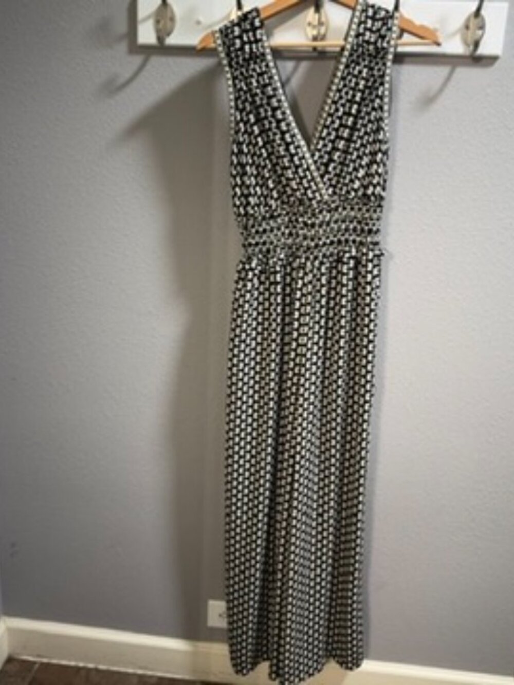 Black & White Floral Wide-Leg Jumpsuit - Picture 2 of 16